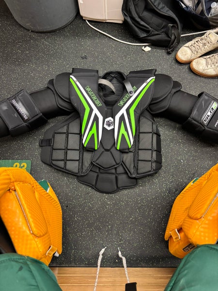 Large Vaughn SLR4 Pro Carbon Goalie Chest Protector (Used)
