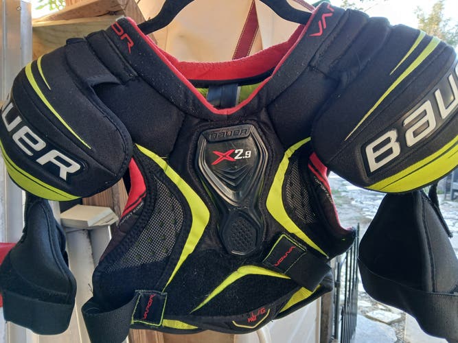 Men's Medium/Large Youth Bauer Vapor Shoulder Pads (Used)