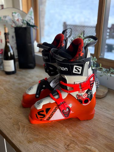 Mondo 25 & 25.5 Unisex Salomon All Mountain Ghost Ski Boots Medium Flex (New)