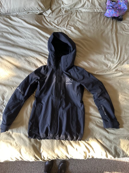 Black Women's Medium Burton AK Goretex Jacket (Used)