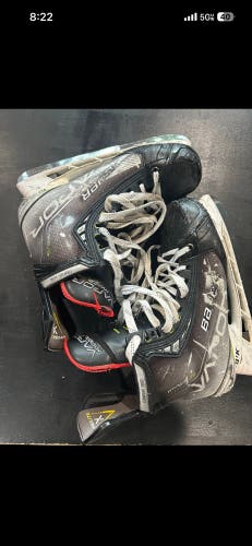 2021 Bauer Vapor Hyperlite Hockey Skates 9 (Used)