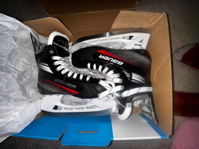 2022 Bauer Vapor X3 Hockey Skates Regular Width Size 5.5 (Used)