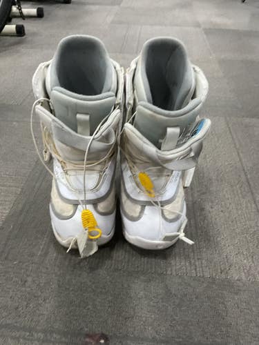 Used Burton EMERALD SMALLS Girls Snowboard Boots White Junior 04 11614-S000227436