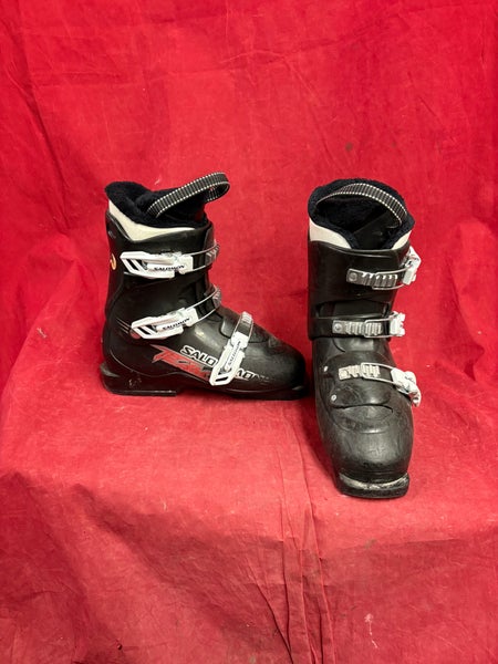 Ski Boots: Mondo 24 & 24.5 Salomon Ski Boots (Used)