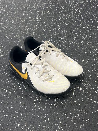 Used Nike Soccer Turf Shoes White Junior 01 11849-S000034649