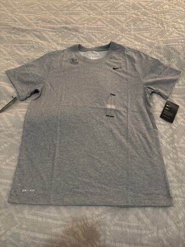 The Nike Tee Dri Fit Short Sleeve Shirt Adult Medium Gray New with Tags