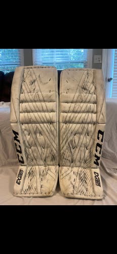 35" CCM EFlex4 Goalie Leg Pads (Used)