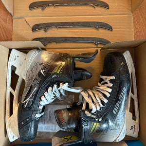 2023 Bauer Vapor Hyperlite 2 Hockey Skates 11.5 (Used)