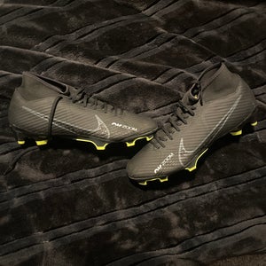Black Men's Size M 9.5 (W 10.5) Nike Mercurial superfly 7 Cleats (Used)