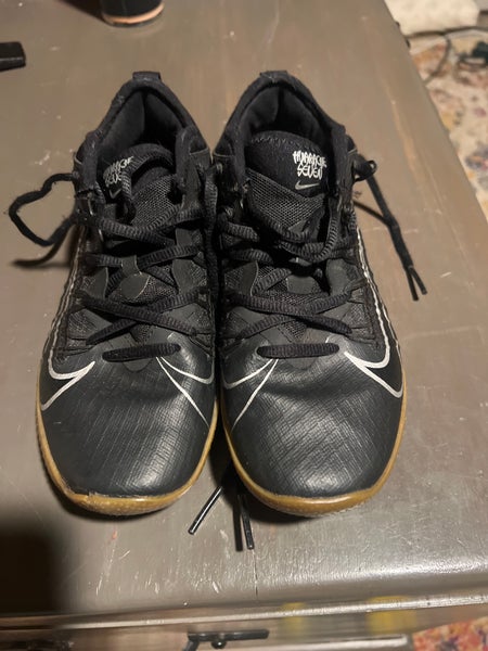 Black Kids 4Y (Big Kids / Youth) Youth Nike Huarache Low Top Turf Cleats (Used)