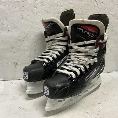 Used Bauer VAPOR X3.5 Intermediate Hockey Skate Intermediate 4.5 11855-S000196721