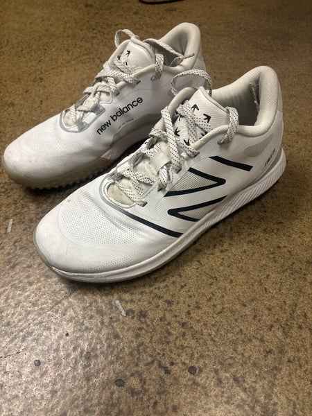 White Men's Size M 10.5 (W 11.5) Adult New Balance Freeze 4.0 Turf Cleats (Used)