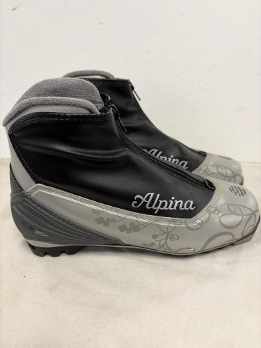Classic Size 7.0 Alpina Cross Country Ski Boots (Used)