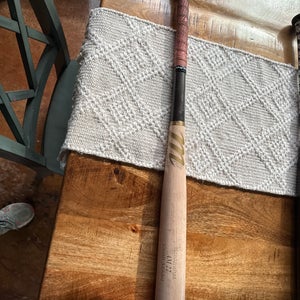 Marucci AM22 Maple Bat (-3) 27 oz 30" (Used)