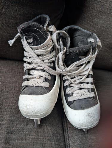 Bauer Supreme 7000 Hockey Goalie Skates Regular Width Size 4.5 (Used)