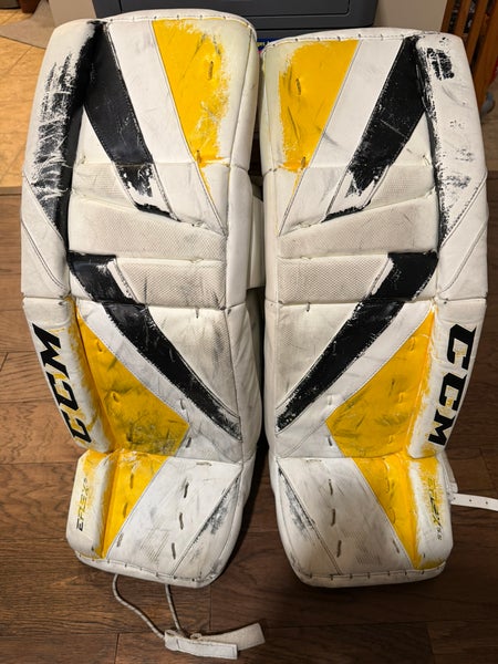 30" CCM Extreme Flex 5.5 Goalie Leg Pads (Used)