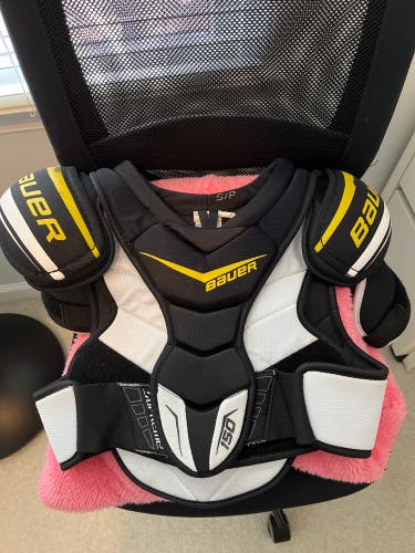 Men's Small Senior Bauer Supreme 150 Shoulder Pads (Used)