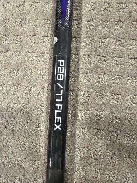 Senior Bauer Vapor FlyLite Right Handed Hockey Stick P28 77 Flex (Used)