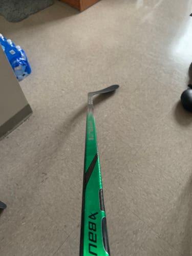 Senior Bauer Vapor Hyperlite 2 Right Handed Hockey Stick P92 70 Flex Pro Stock (Used)