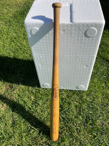 Louisville Slugger Genuine Wood Bat (-3) 29 oz 32" (Used)