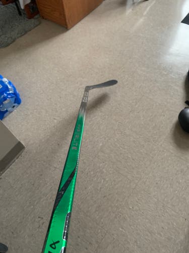 Senior Bauer Vapor Hyperlite 2 Right Handed Hockey Stick P92 70 Flex Pro Stock (Used)