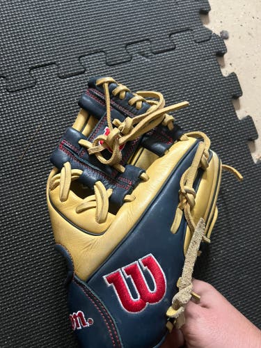 2024 Wilson Right Hand Throw Infield A1000 Baseball Glove 11"