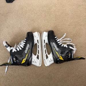 2022 Bauer Supreme M3 Hockey Skates Regular Width Size 5 (Used)