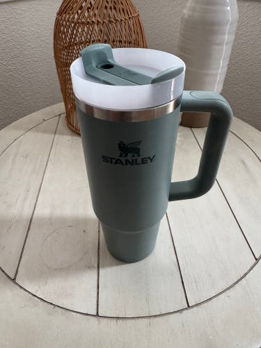 Yeti Water Bottle (Used)