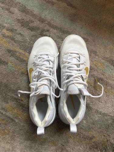 White Men's Size M 10.5 (W 11.5) Adult Nike Huarache Low Top Turf Cleats (New)