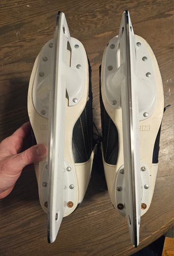 CCM Super Tacks 652 Hockey Skates Regular Width 9.5 (Used)