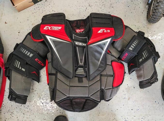 Large CCM Extreme Flex Shield E2.9 Goalie Chest Protector (Used)
