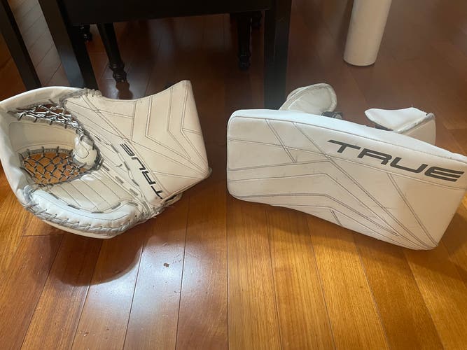 True Catalyst Full Right Glove and Blocker Set (Used)