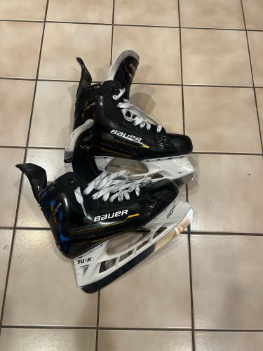 2022 Bauer Supreme M5 Pro Hockey Skates 7.5 (Used)