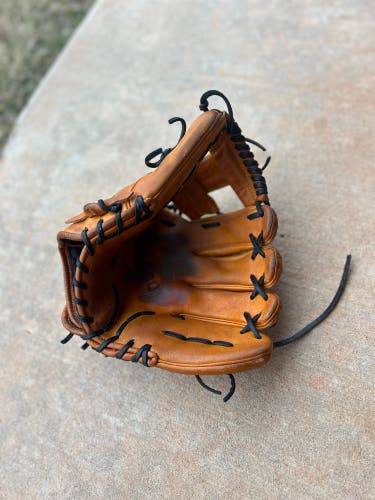 Wilson A2000 RH Infield Baseball Glove 11.5" (Used)