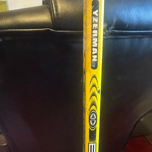 Junior Easton Synergy Grip Right Handed Hockey Stick Mid Pattern 50 Flex (Used)