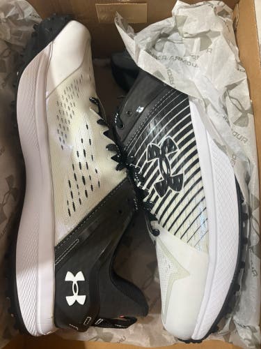 White Men's Size M 12.5 (W 13.5) Adult Under Armour Yard Turf Low Top Turf Cleats (New)