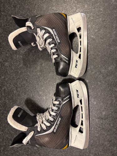 2015 Bauer Supreme One.4 Hockey Skates Regular Width Size 1 (Used)