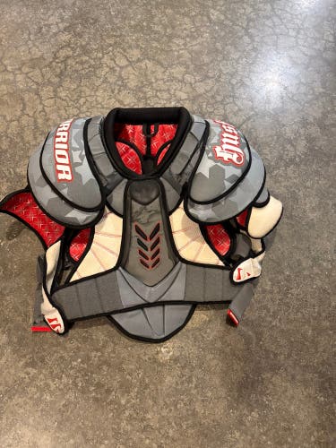 Men's Small Senior Warrior Shoulder Pads (Used)