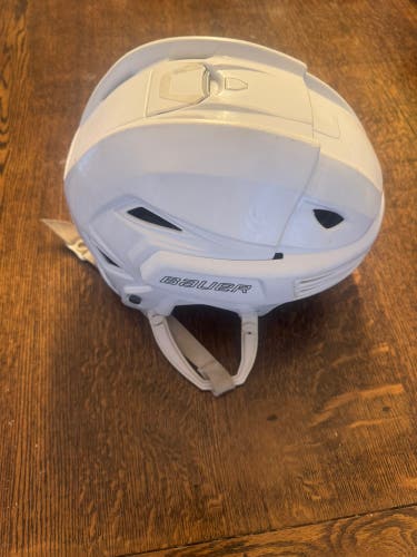 Medium Bauer Re-Akt 200 Helmet (Used)