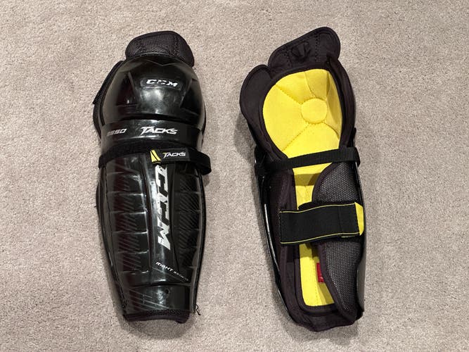 Intermediate CCM Tacks 9550 13" Shin Pads (Used)