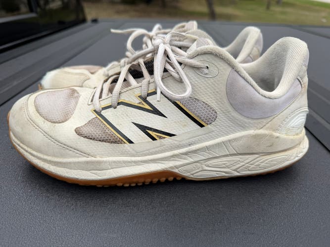 White Men's Size M 11.0 (W 12.0) New Balance 3000v7 Turf Cleats (Used)