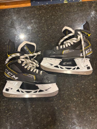 2020 CCM Super Tacks AS3 Hockey Skates Regular Width 9.5 (Used)