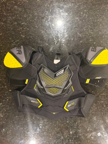 Men's Medium Senior Bauer Supreme Ultrasonic Shoulder Pads (Used)
