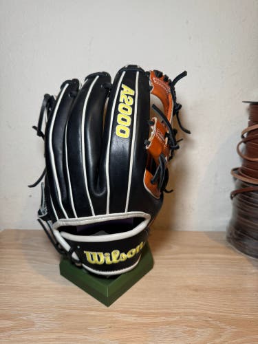 Wilson A2000 RH Infield Baseball Glove 11.75" (Used)
