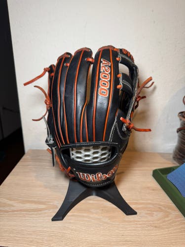 Wilson A2000 RH Infield Baseball Glove 11.5" (Used)
