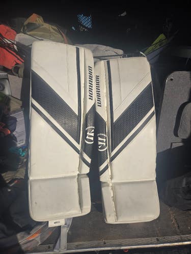 Used 31" Intermediate Warrior Ritual G6 E+ Goalie Leg Pads
