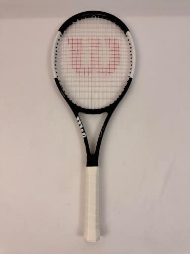 Wilson Pro Staff RF97 V12 Tuxedo, 4 3/8 Excellent 9.5/10