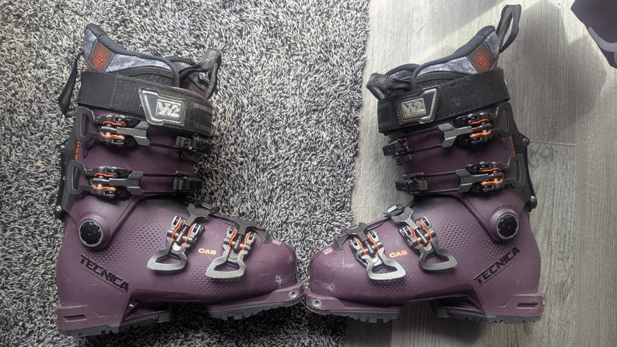 23.5 Women's Tecnica Alpine Touring Cochise 105 W DYN Ski Boots Medium Flex (Used)