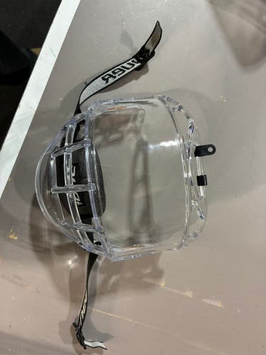 Bauer Shield (Used)