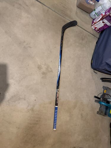 Senior Bauer Vapor FlyLite Right Handed Hockey Stick P92 77 Flex (Used)